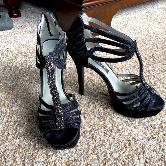 White by Vera Wang Shoes - 📦DONATING 3/1📦Vera Wang Formal Heels